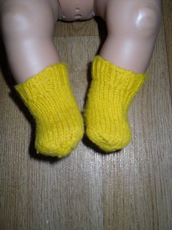 gele gebreide sokjes 6 cm