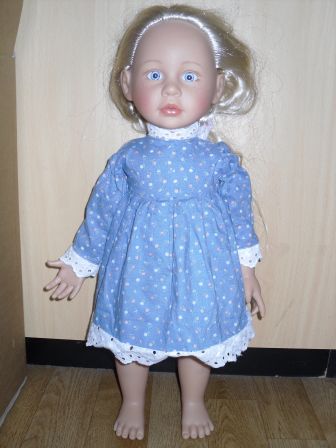 blauw jurkje met kantjes 50 cm