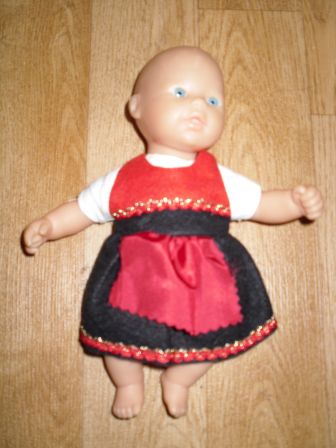 jurkje met schort 18-20 cm