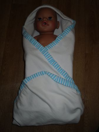 omslagdoek in wit met blauwe rand