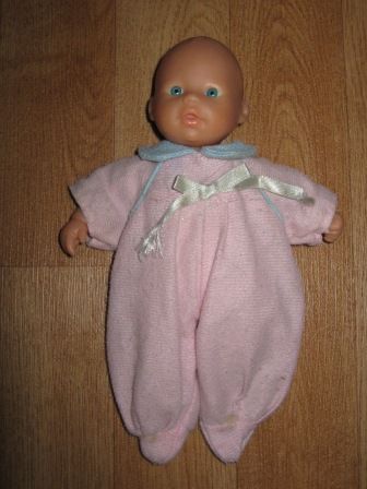 roze boxpakje met blauw kraagje 20-22 cm