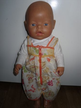 tuinbroek met beertjes en wit shirt 43 cm