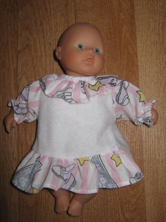 jurkje met wit lijfje en roze/figuur randjes 20 cm