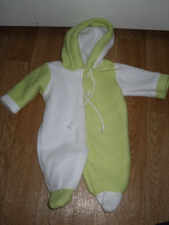 buitenpak in groen/wit 43 cm, nieuw!