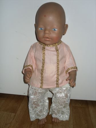 roze bloes met gouden stiksels en broek 43 cm, nieuw!