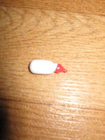 flesje met rode speen (mini baby born)