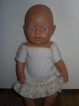 gebreid wit/geel jurkje 43 cm