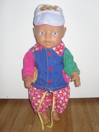 fel gekleurd setje met pet 43 cm