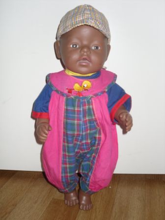 roze/ruit boxpak met shirt en pet 43 cm